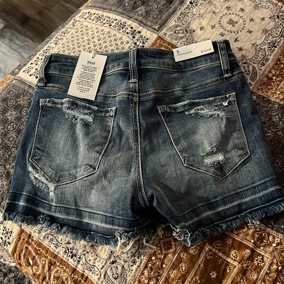Distressed denim shorts - Picture 4 of 10